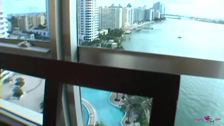 Naughty Black Girls: David dan Gena membuat cinta manis yang ghairah semasa mereka...