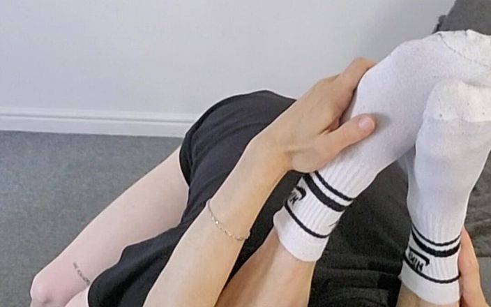 Twotwinkhusbands: 선교사에서 머리를 당기는 영국 소년