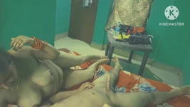 Une belle-mère et son beau-fils desi baisent une Calcutta indienne à gros cul, sexe local