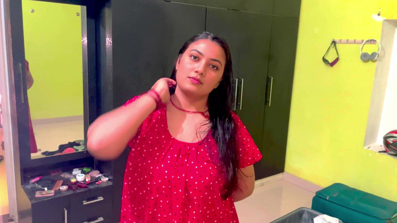 Hotty_ragini: Omg! Jsem sama se svou nevlastní chůvou a požádala jsem...