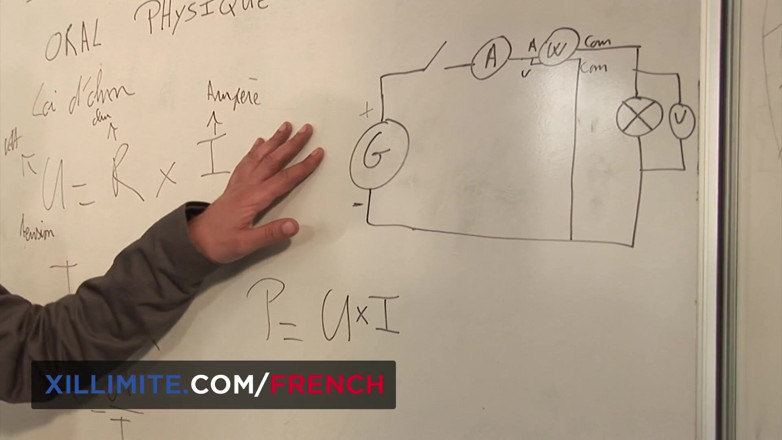 French girls at work: Le prof fait des heures supplémentaires avec la jolie ado