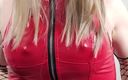 Nicole Nicolette: Provocante in mini abito in Pvc rosso, leggings neri e...