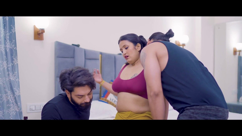 Triflicks: 집에서 만든 쓰리섬 2 Bhaiyon Ne Milkar Kaamwali Ke Sath Kiya 섹스