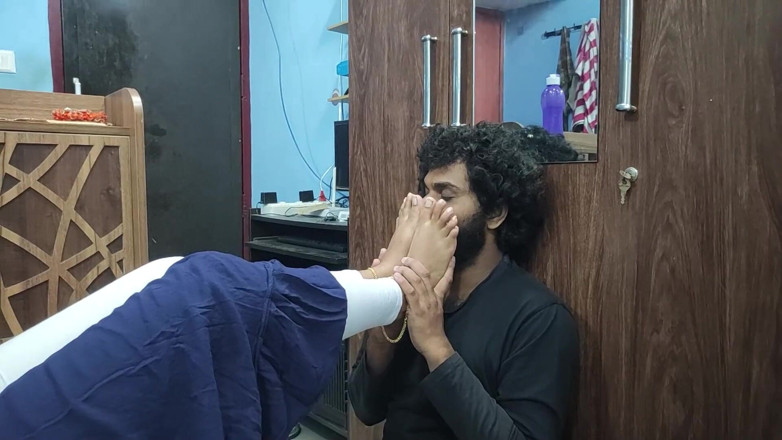 Vaigavarun45: Une femme mariée dévergondée partage le cadeau d’anniversaire de mariage...