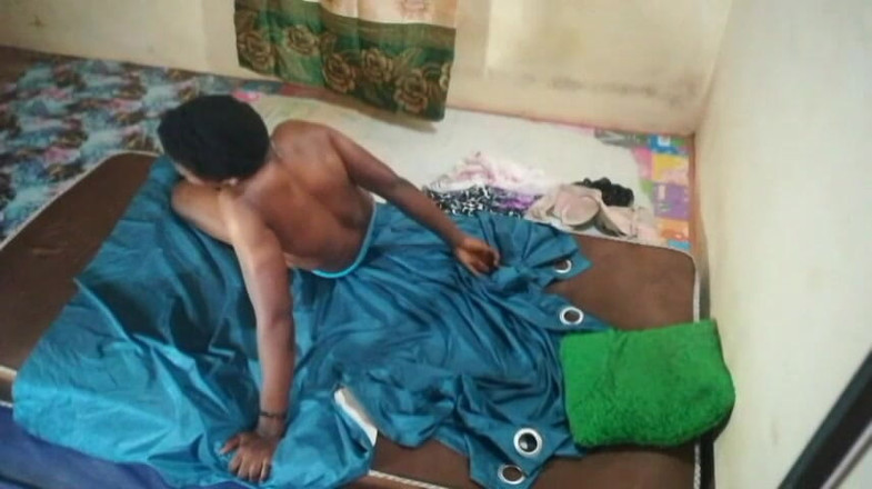 Pornsexlive: Kawan baik membenarkan saya mengongkek teman wanitanya