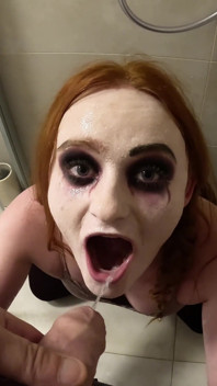 Pixie đi tiểu của tôi và được tắm vàng từ Betty cho Hallloween