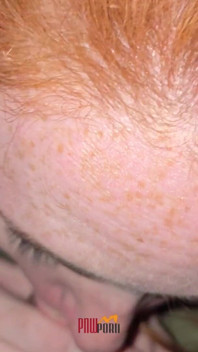 नटफ्लिक्स और लाल बालों वाली चिल टिंडर डेट