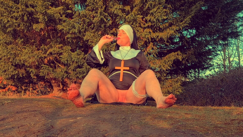 Kylie Britain Adventures: Nun Kylie'nin ev zevkleri