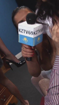 Tarra White ssie i pieprzy w tym samym czasie, podczas gdy cycki Jasmine odbijają się