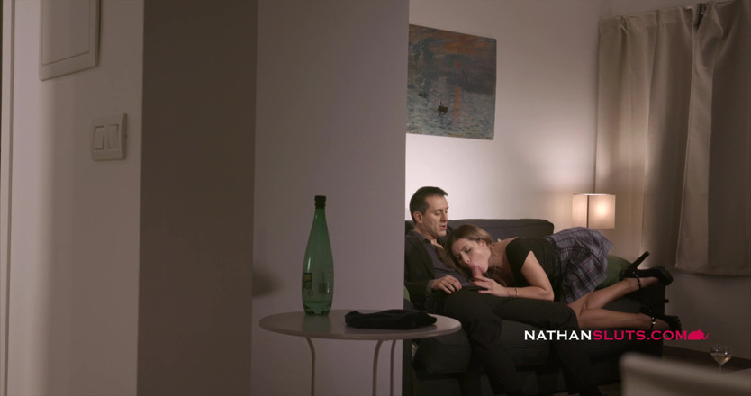 Nathansluts: Joven Ally Breelsen follada por el culo por un tipo...