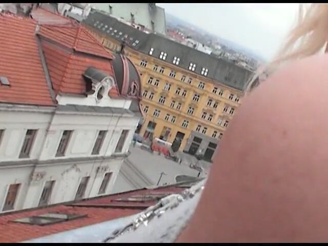 All Those Girlfriends: Nelly macht sich auf dem dach nackt