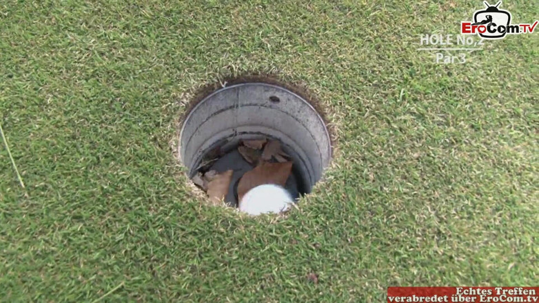 EroCom: Chica asiática de golf con tetas pequeñas folla con su...