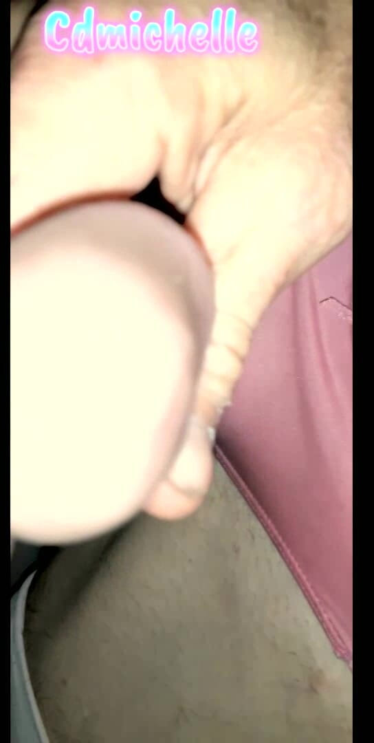 Cd Michelle lingerie: Cdmichelle सेक्सी गुलाबी अधोवस्त्र पहने हुए वीर्य निकलने तक लंड हिला रही है