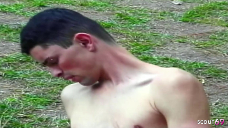 Shemale TS Collection: विशाल लंड तंग गांड में आउटडोर ट्रॅनी को चोदता है