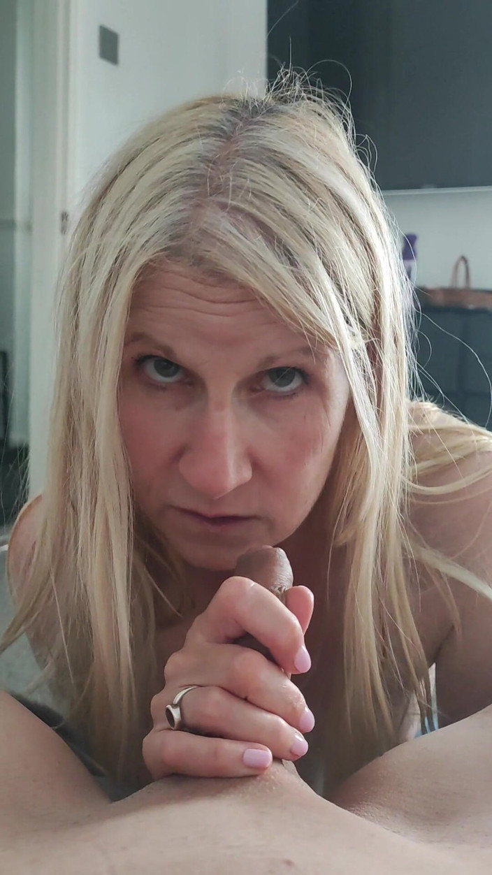 Britishmilf: POV pijpbeurt en vuile praat