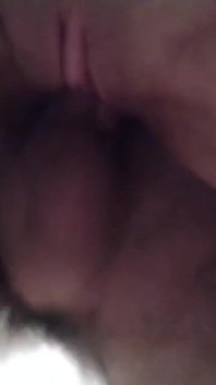 침실에서 셀카 찍는 걸 좋아하는 인도 여친
