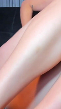 大会后舔她满是汗水的阴部