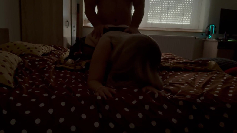 Christy X Taylor: 舔阴并被内射的自然女孩夜间重口味性爱视频