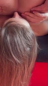 Sie leckt mein arschloch und bekommt gesichtsbesamung - liebe es