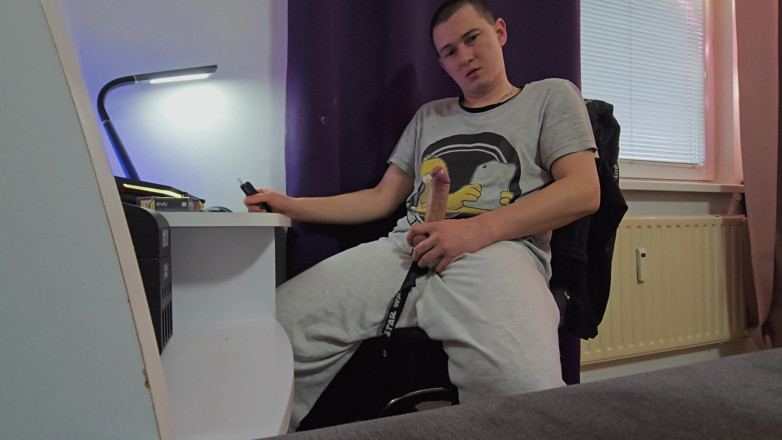 Fap_man93: Horny Morning. Reaching Orgasm While Watching Porn