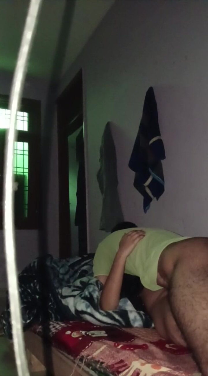 Rishi: No quiero alquiler, solo apaga la sed de mi coño,...