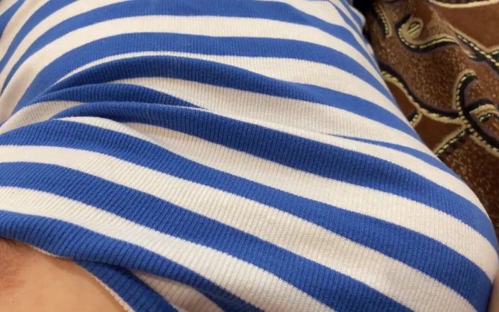 Lux Eva: Ateşli porno derlemesi izliyor