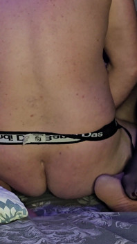 Lingând pizda excitată a soției mele sexy