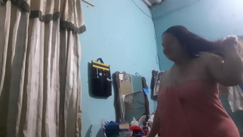 LatinMilf: Il figliastro con un grosso cazzo vuole scopare la sua...