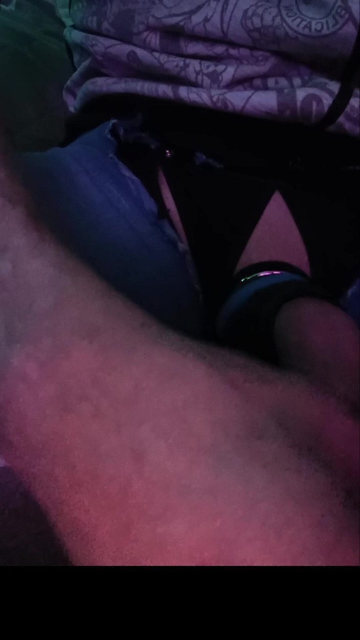 JeansdadXL: Il patrigno si diverte nella mia stanza dopo la festa