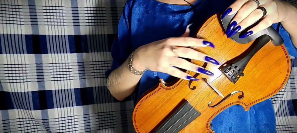 Goddess Li: Blue Nails and a Violin