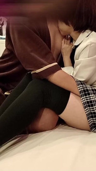 Školačka Cosplay, franticky lízání jeho ptáka, pokud ho vyhoní zespodu, že sperma půjde hluboko do mé dělohy