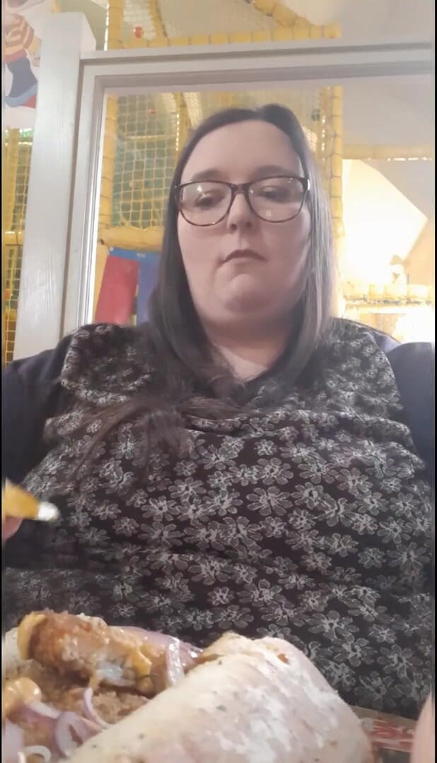 SSBBWLadyBrads: SSBBW secret filming of meal with stepfamily (This video has no...