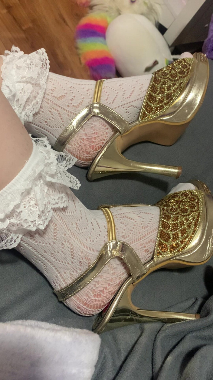 EmoDream1998: oonchi eri ke joote men Lacy Socks
