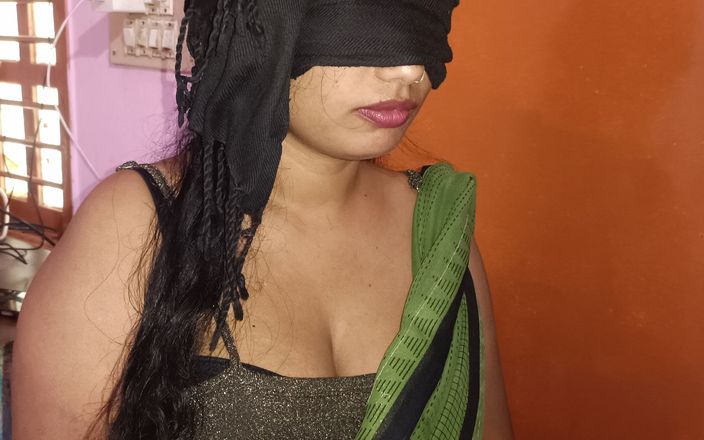 Queen4desi: Indiancă desi bhabhi sexy fată de aproape POV femei mature...