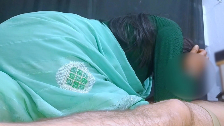 Beatricee: Une bhabhi excitée a dit de me baiser bébé s’il...