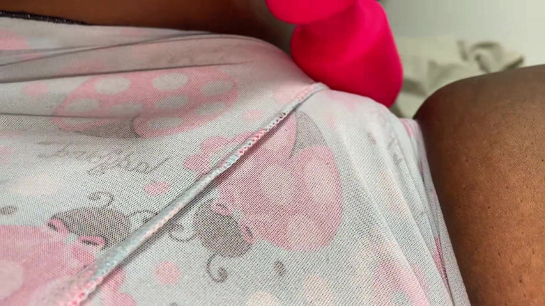 omairaberbatov: Mi-am pus pantaloni scurți strâmți și mi-am mâncat vaginul și reușesc să...