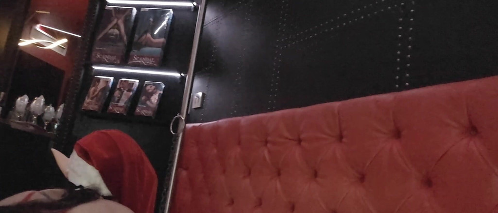 Bulmapussy: 我的邻居走进我的房间，让我后入式做爱。