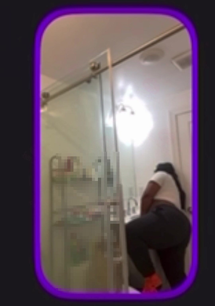 Anye Meshell: Mmmm estos hombres traviesos me están mirando en una videollamada