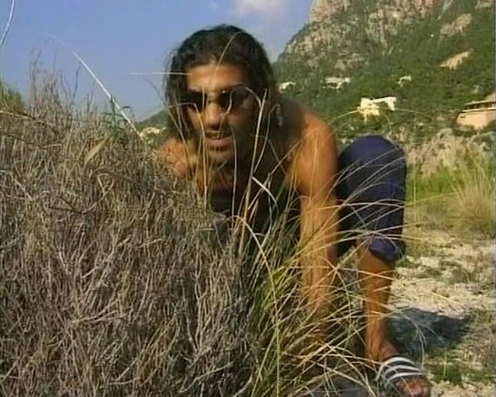 Deutscher hardcore: Německá kočka s malými kozami dává svou chlupatou kundičku divokému šukači