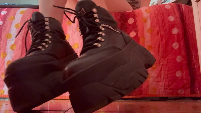 LDBMistress: Annusa gli stivali, maialino