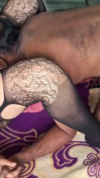 Indische schoonheid heeft romantische seks na het douchen