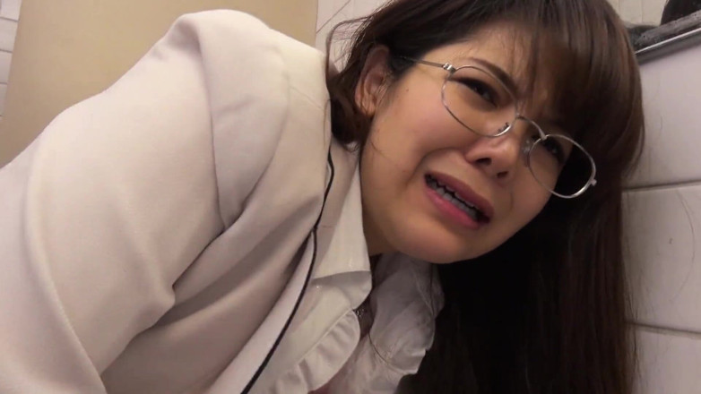 Caribbeancom: Japanese nerdy girl blows cock and swallows cum in the...