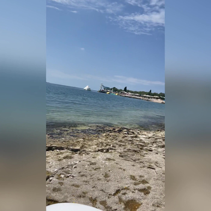 Spuirtcouplexxxx: Fată sexy în formă ejaculează pe plaja din Valalta, Punta Kriz,...