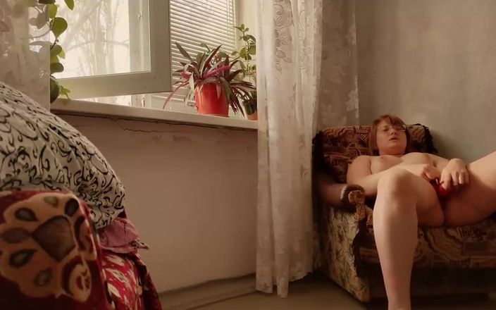 SchoolPrincess: Nudne jest być sam, ale jest wibrator