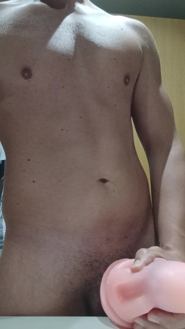Pink-dick: Šukám silikonovou kundičku