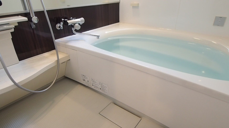 Mayumi Kanzaki: 成熟女性站立