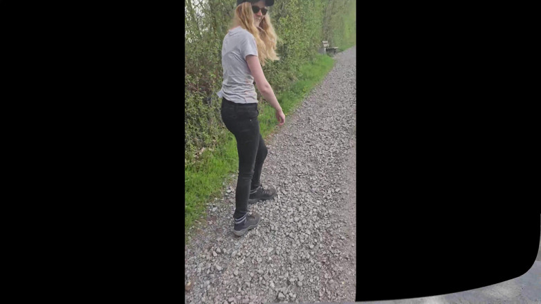 Bikergirl_97: हाइक कार चुदाई के साथ समाप्त होती है और हम पकड़े गए!