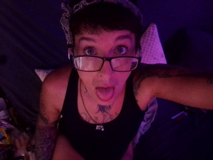 Chloe T Star: Nerdytrans con gli occhiali fa un pompino epico