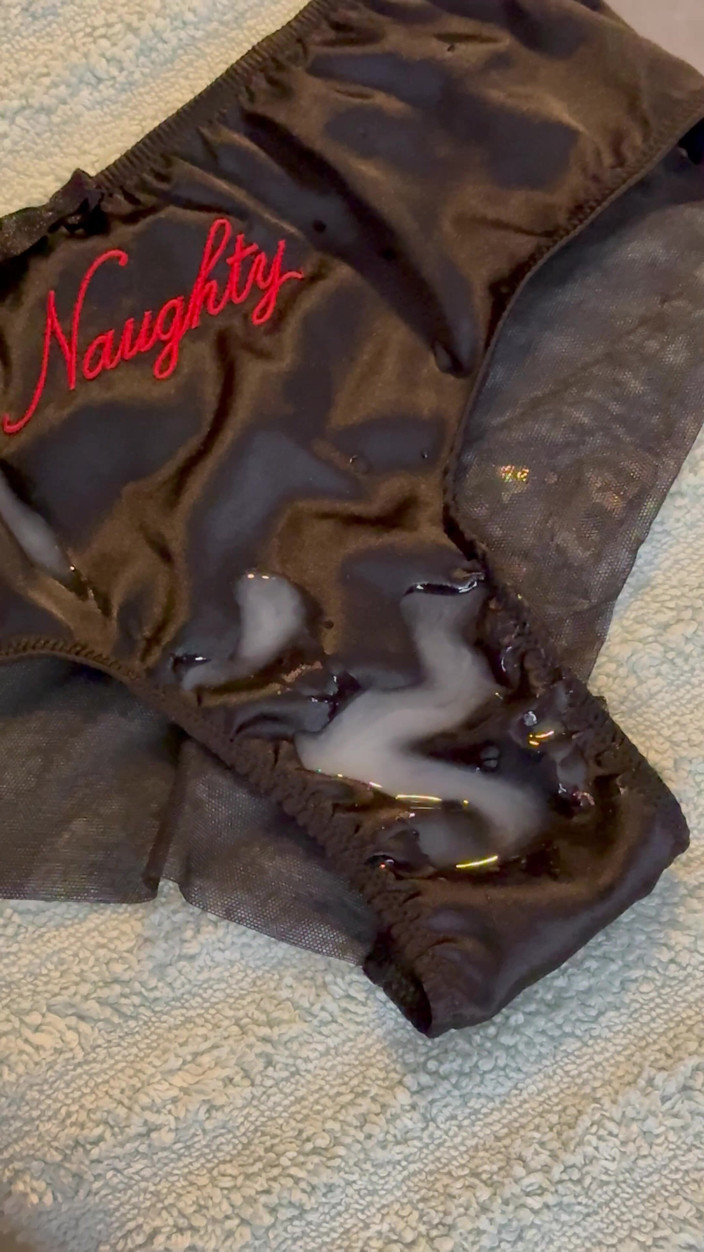 CumDaily: 妻のパンティに精液を 9