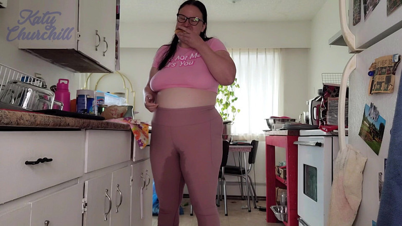 Katy Churchill: 胖荡妇到处撒尿